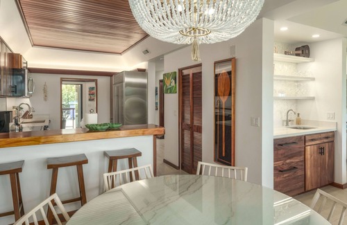 Historic Lahaina Front Street Condominio | Oceanfront luxury 3bd condo on Baby Beach