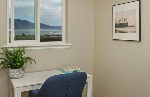 Shelter Cove Casa | Oceanfront Mini Suite | King | Jacuzzi | Rm 5