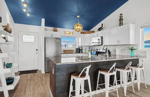 Surf City Casa | Nueva remodelación completa 2/26/19 Single Story Privada frente al mar con jacuzzi para 10 personas