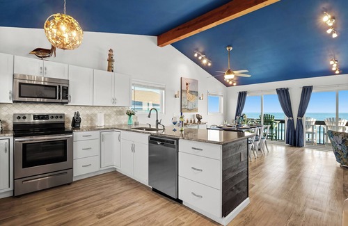 Surf City Casa | Nueva remodelación completa 2/26/19 Single Story Privada frente al mar con jacuzzi para 10 personas