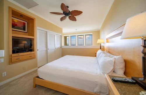 Kapalua Hotel | Oceanfront Opulence: Villas within Maui's Premier Resort