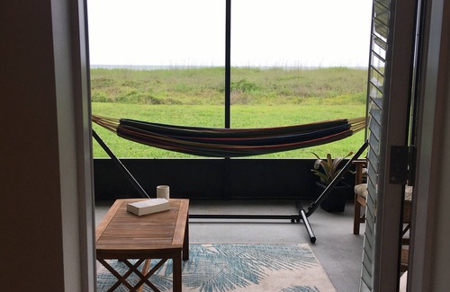 Vilano Beach Condominio | Oceanfront Paradise! 2/2 mins from St. Augustine! Great for families & couples!