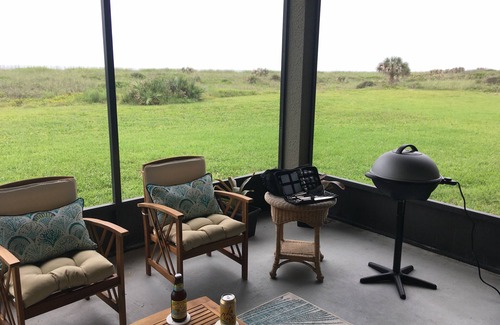 Vilano Beach Condominio | Oceanfront Paradise! 2/2 mins from St. Augustine! Great for families & couples!