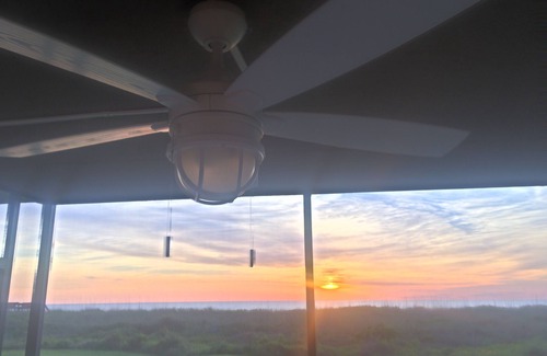 Vilano Beach Condominio | Oceanfront Paradise! 2/2 mins from St. Augustine! Great for families & couples!