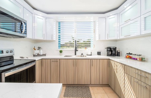 Guaniquilla Condominio | Oceanfront Paradise: Completely Renovated Stunning Condo with Breathtaking Views