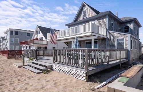 Salisbury Cabaña | Oceanfront penthouse with deck and spectacular views!
