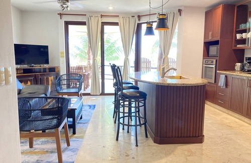 Majahual Apartamento | Oceanfront penthouse with private rooftop, pool and bbq area