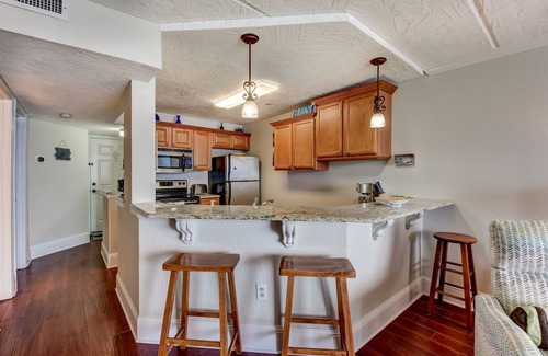 Ponce Inlet Condominio | Frente a la playa de Ponce, FL, piso superior remodelado 2/2