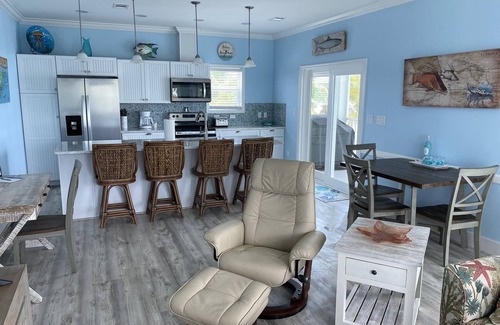 Little Venice Casa | Oceanfront, Pool, Tiki Hut, Magnificent Views, Near Vaca, Great Dockage, Kayaks