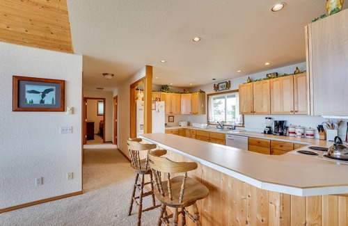 Port Angeles Casa | Oceanfront Port Angeles Home w/ Mountain View!
