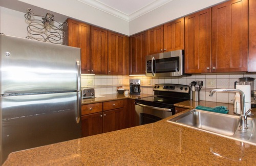 Key West Villa | Oceanfront Property - 2BR/2BA - Near Smather's Beach - Poolside Bar and Grill