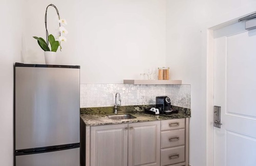 Islamorada Hotel | Oceanfront Property w/ Outdoor Pools, Pets Allowed, Free Parking Onsite