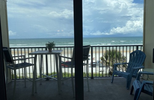 Crescent Beach Condominio | Oceanfront, Quiet Beach, Pickleball, Family Friendly, Clean