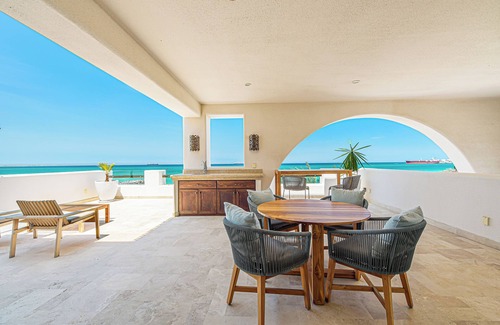 La Paz Condominio | Oceanfront Residence with 2 bedrooms
