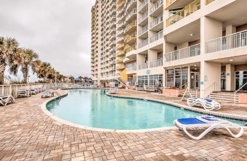 Crescent Beach Apartamento | Oceanfront Resort Condo in North Myrtle Beach