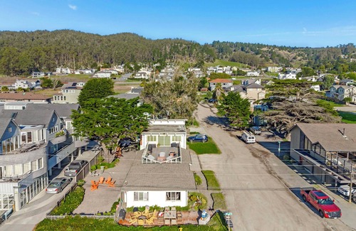 El Granada Casa | OcEaNfRoNt Retreat with Breathtaking Ocean Views