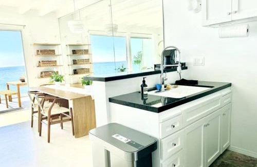Eastern Malibu Apartamento | Oceanfront Retreat Sandy Toes Oasis