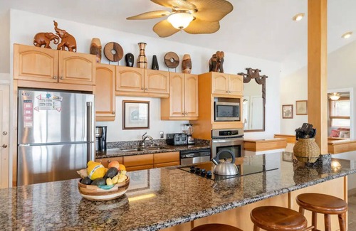 Makaha Casa | Oceanfront Sandy Beach 6 Bedrooms 4 Baths Jacuzzi