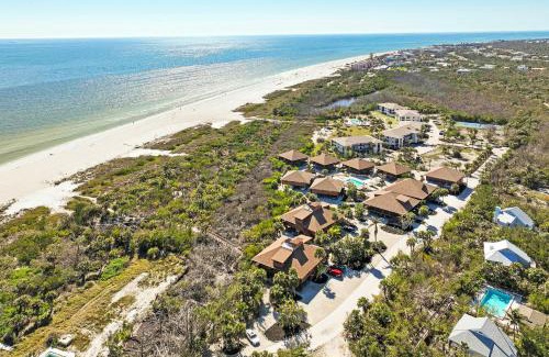 Sanibel Casa | Oceanfront Sanibel Island retreat with private beach