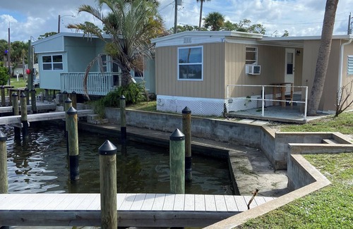 Englewood Casa | Oceanfront Seasonal home directly on Lemon Bay 1+Bd 1 Bath BRAND NEW LISTING!