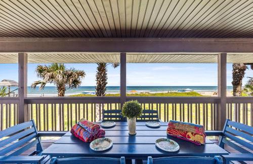 Marineland Acres Casa | Oceanfront Steps to Sand Deck & Pets Welcome