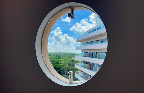 Telchac Puerto Apartamento | Oceanfront Studio with a Pool, WIFI, Central A/C, Great Location