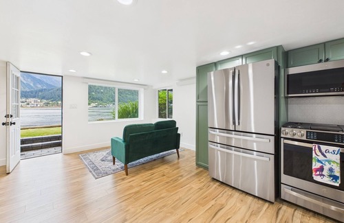 West Juneau Apartamento | Oceanfront Studio | Beach Access & Views