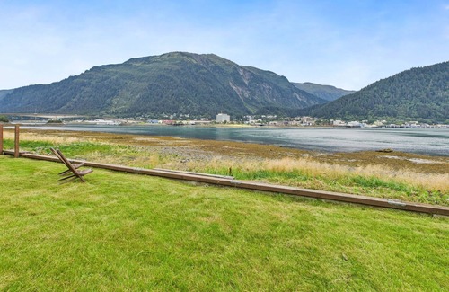 West Juneau Apartamento | Oceanfront Studio | Beach Access & Views