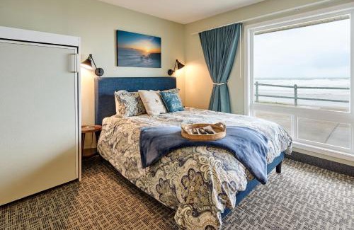 Lincoln City Casa | Oceanfront Studio - Ground Floor - Sleeps 4