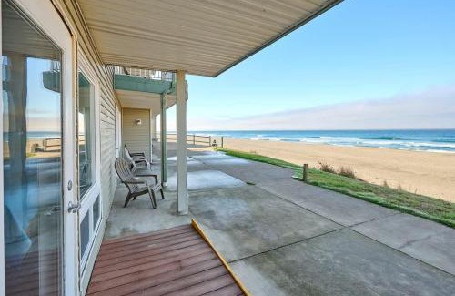 Lincoln City Casa | Oceanfront Studio - Sleeps 4 - Ground Floor - Pool and Hot Tub
