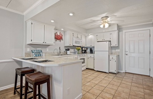 South Nags Head Condominio | Oceanfront, Stunning View, Walk-in Shower, & Pools! Avail 9/13 - 9/20
