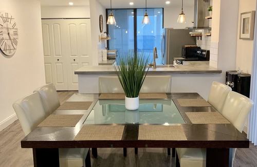 Hutchinson Island South Apartamento | Unidad de esquina del piso 12 totalmente remodelada con maravillosas vistas al mar
