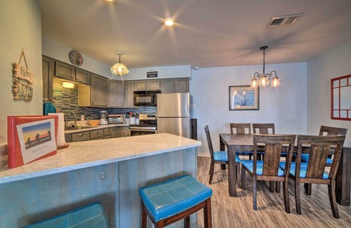Port Aransas Condominio | Oceanfront Texas Condo w/ Pool: Pets Stay Free
