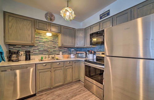 Port Aransas Condominio | Oceanfront Texas Condo w/ Pool: Pets Stay Free