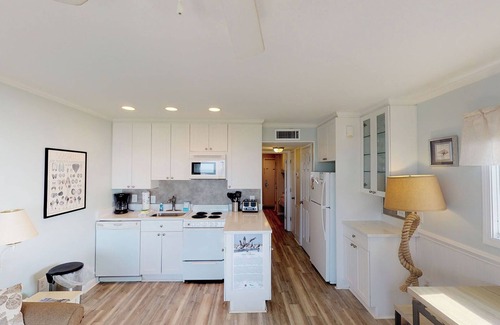 Charleston County Condominio | Oceanfront, Top Floor/ Corner Sea Cabin, Gorgeous Views with Pool
