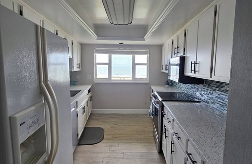 Avon By The Sea Condominio | Oceanfront Top Floor Direct Views of Cocoa Beach, the Pier and Space Launches