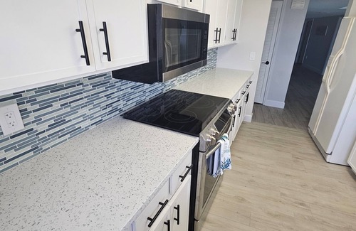 Avon By The Sea Condominio | Oceanfront Top Floor Direct Views of Cocoa Beach, the Pier and Space Launches