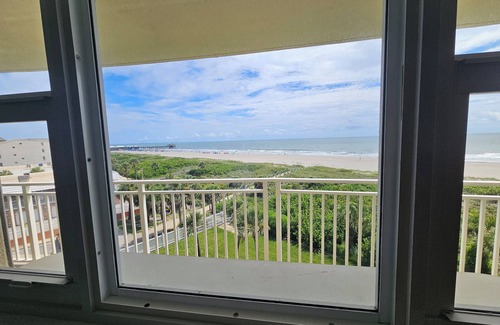 Avon By The Sea Condominio | Oceanfront Top Floor Direct Views of Cocoa Beach, the Pier and Space Launches