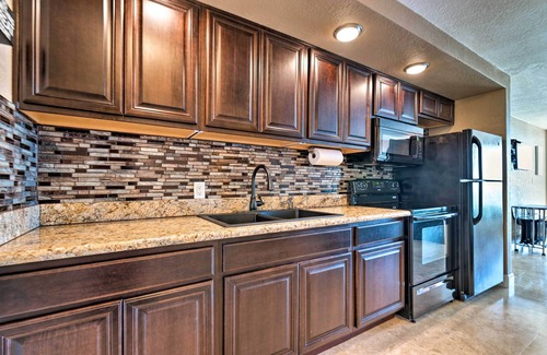 Daytona Beach Shores Apartamento | Alquiler de playa de Becky - condominio frente al mar en Daytona!