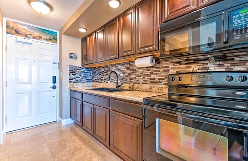Daytona Beach Shores Apartamento | Alquiler de playa de Becky - condominio frente al mar en Daytona!