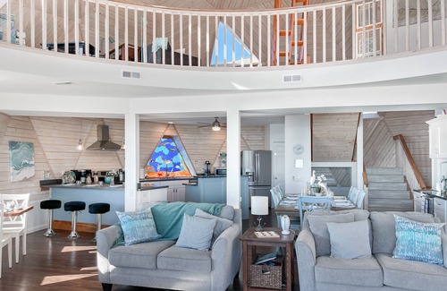 Sneads Ferry Casa | Oceanfront Seaside Stargazer+Hot Tub+Pets OK+Infinity Table+Beach Gear+4 Kings