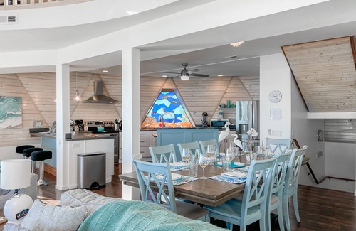 Sneads Ferry Casa | Oceanfront Seaside Stargazer+Hot Tub+Pets OK+Infinity Table+Beach Gear+4 Kings