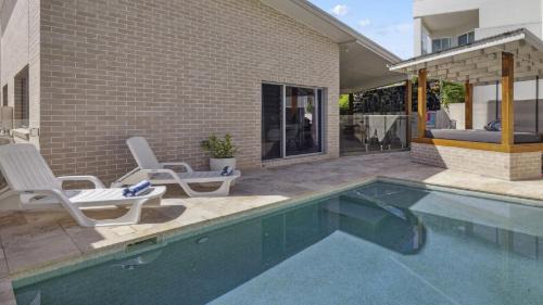 Sapphire Beach Casa | Oceanfront View - Pizza Oven, Pool, Beach