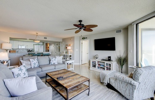 Folly Beach Villa | Villa frente al mar con increíbles vistas, balcón y 2 piscinas comunitarias.