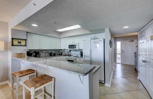Folly Beach Villa | Villa frente al mar con increíbles vistas, balcón y 2 piscinas comunitarias.