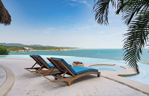 Santa María Huatulco Villa | Oceanfront W/ Beach Access in Gated Neighbourhood
