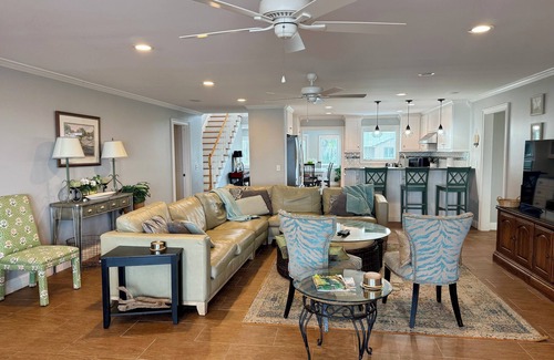 Saint Helena Island Casa | Oceanfront w/sandy beach all day! 4100sq ft. Retreat w/Private walk, Pet’s ok!