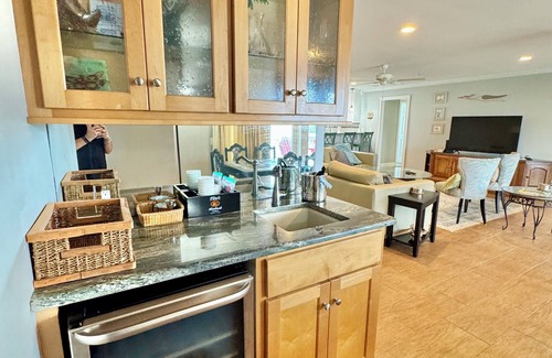 Saint Helena Island Casa | Oceanfront w/sandy beach all day! 4100sq ft. Retreat w/Private walk, Pet’s ok!