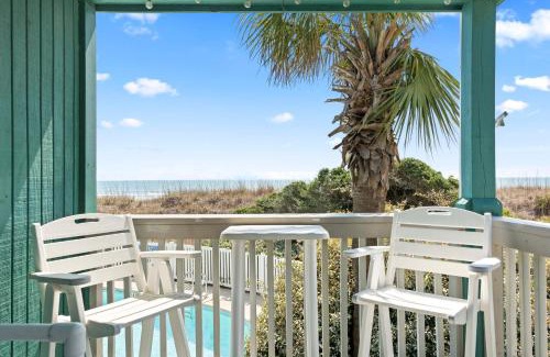 Windy Hill Apartamento | Oceanfront WC Villa- Pool, Corner Balcony, King Bed