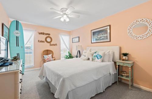 Windy Hill Apartamento | Oceanfront WC Villa- Pool, Corner Balcony, King Bed